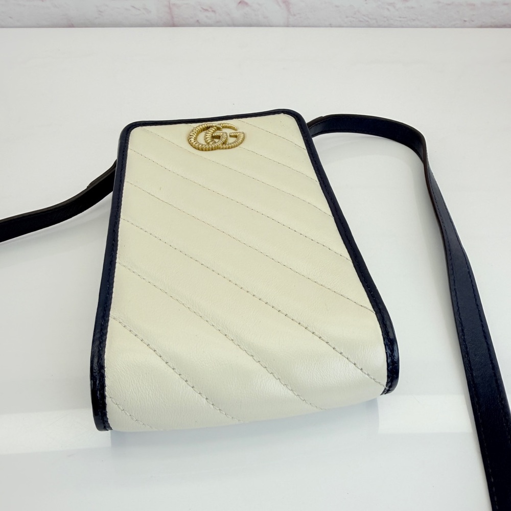 Gucci Marmont Matelasse Chevron Quilted White Navy Mini Phone Card Pouch Bag - Picture 3 of 12